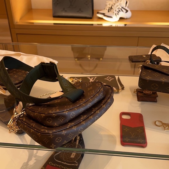 The Louis Vuitton Multi Pochette Cross-Body Bag. - Picture 3 of 5